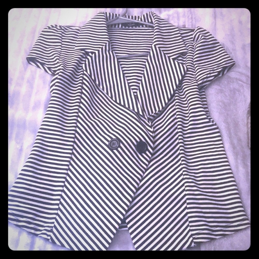 Black and white short sleeve blazer